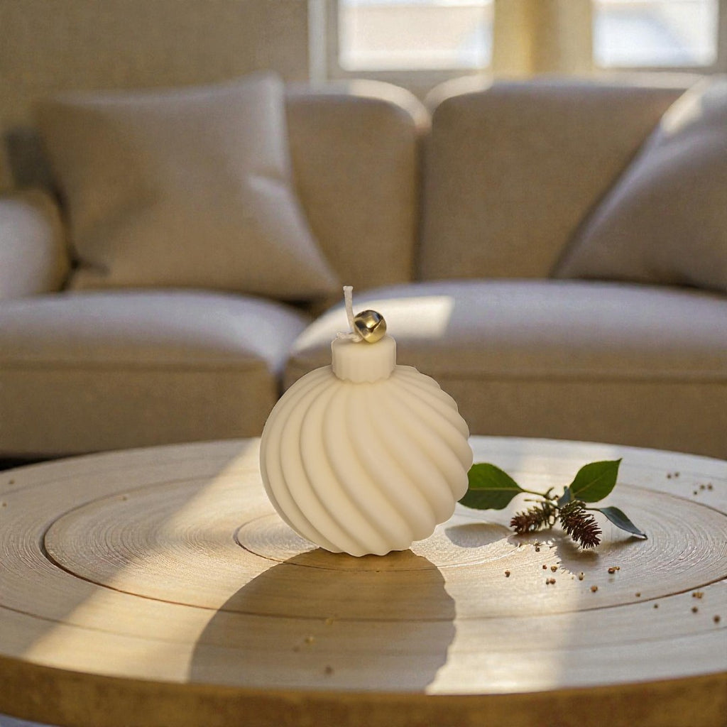 Winter Bauble – Torsade